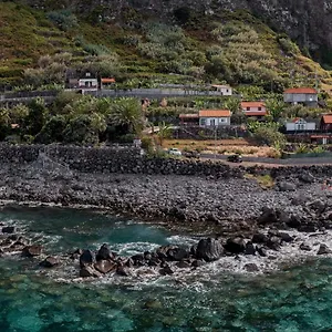  Ferienhaus Casa Da Rocha De Baixo By An Island